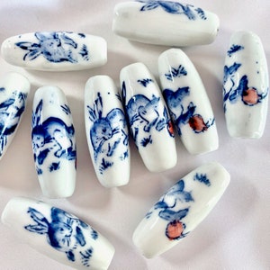 Grande perlina in ceramica dipinta a mano raffigurante un coniglio e una carota, tubo ovale in porcellana cinese di Delft, distanziatore floreale in stile chinoiserie, Focal Jewelry Supply