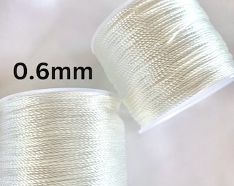 Hilo de poliéster trenzado con perlas de 0,6 mm en blanco, 80 metros (87 yardas), cordón de cuentas de piedras preciosas chinas, macramé, fabricación de joyas con cuentas