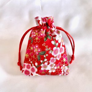 Bolsa de algodón con cordón y motivo floral japonés Sakura rojo de 8 x 10 cm, organizador de joyas, monedero, tarjetero, flor de cerezo
