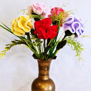 Crochet knitted yarn carnation bouquets for Mother’s Day Valentine’s Day flowers gift
