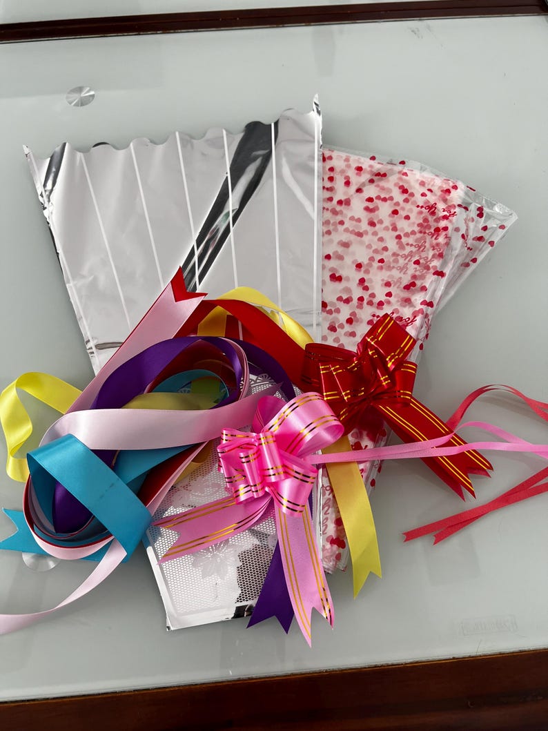 Ramo de rosas azules de ganchillo hecho a mano: flores tejidas eternas para graduaciones, cumpleaños o el Día de la Madre. imagen 19