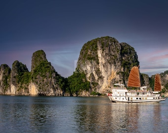 Photo print / Print / Fine Art / gallery quality; Jonk in Halung Bay Vietnam, sunset