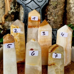 Obelisco di calcite bicolore brillante