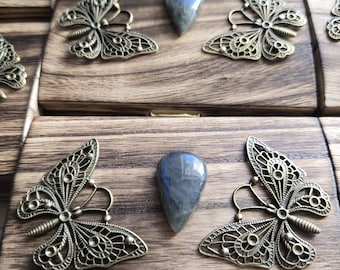 Wooden Box Flamed Butterfly Labradorite Blue Fire