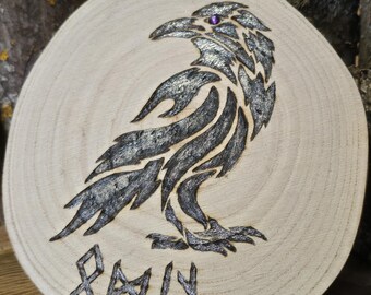 Tree disc with crow motif