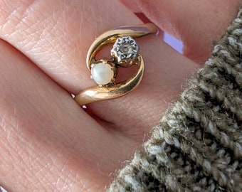 Antique Edwardian 18K Gold Diamond & Pearl Toi et Moi Ring