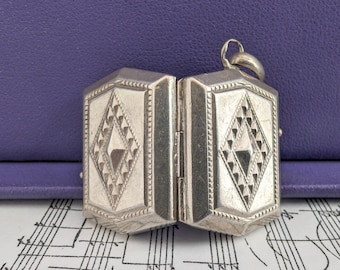 Antikes Graviertes Silber Medaillon: Edwardianischer XX Jahrhundert Schmuck