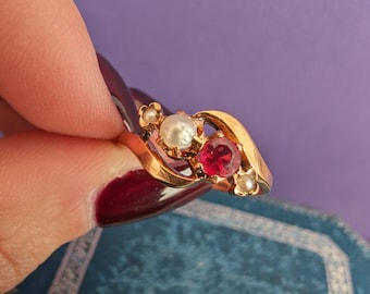 18K Antique Garnet & Pearl Ring Art Nouveau Ring 1900 Gold ring Antique Garnet Ring Antique Pearl ring Ring gift for her