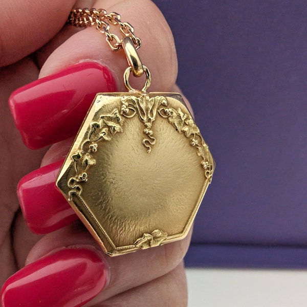 18K 1900 Edwardian Gold Locket Antique Solid gold Locket Vintage gold pendant gift for wife