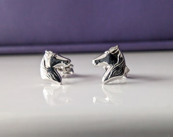 Boucles d'oreilles cheval vintage 18 carats - boucles d'oreilles en or blanc 18 ct - boucles d'oreilles domaine - clous d'oreilles à facettes - boucles d'oreilles en or 750 - boucles d'oreilles en or