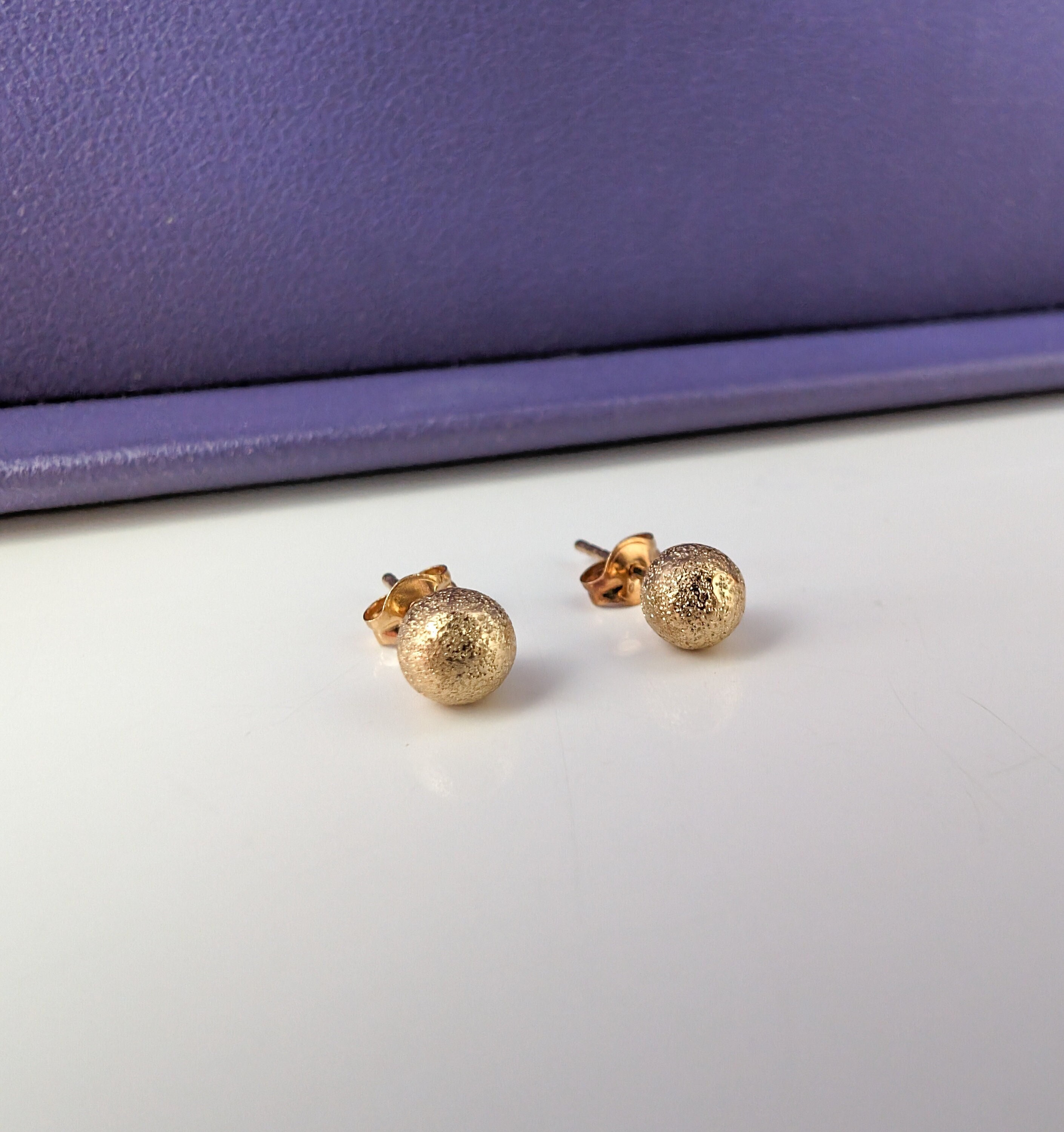 18k Vintage glitteroorbellen - 18 kt geelgouden oorbellen - landgoed oorbellen - gefacetteerde oorknopjes - ronde gouden oorbellen - gouden oorbellen