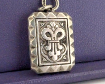 Antiker Silber gravierter Fob-Anhänger - viktorianischer Charme um 1900
