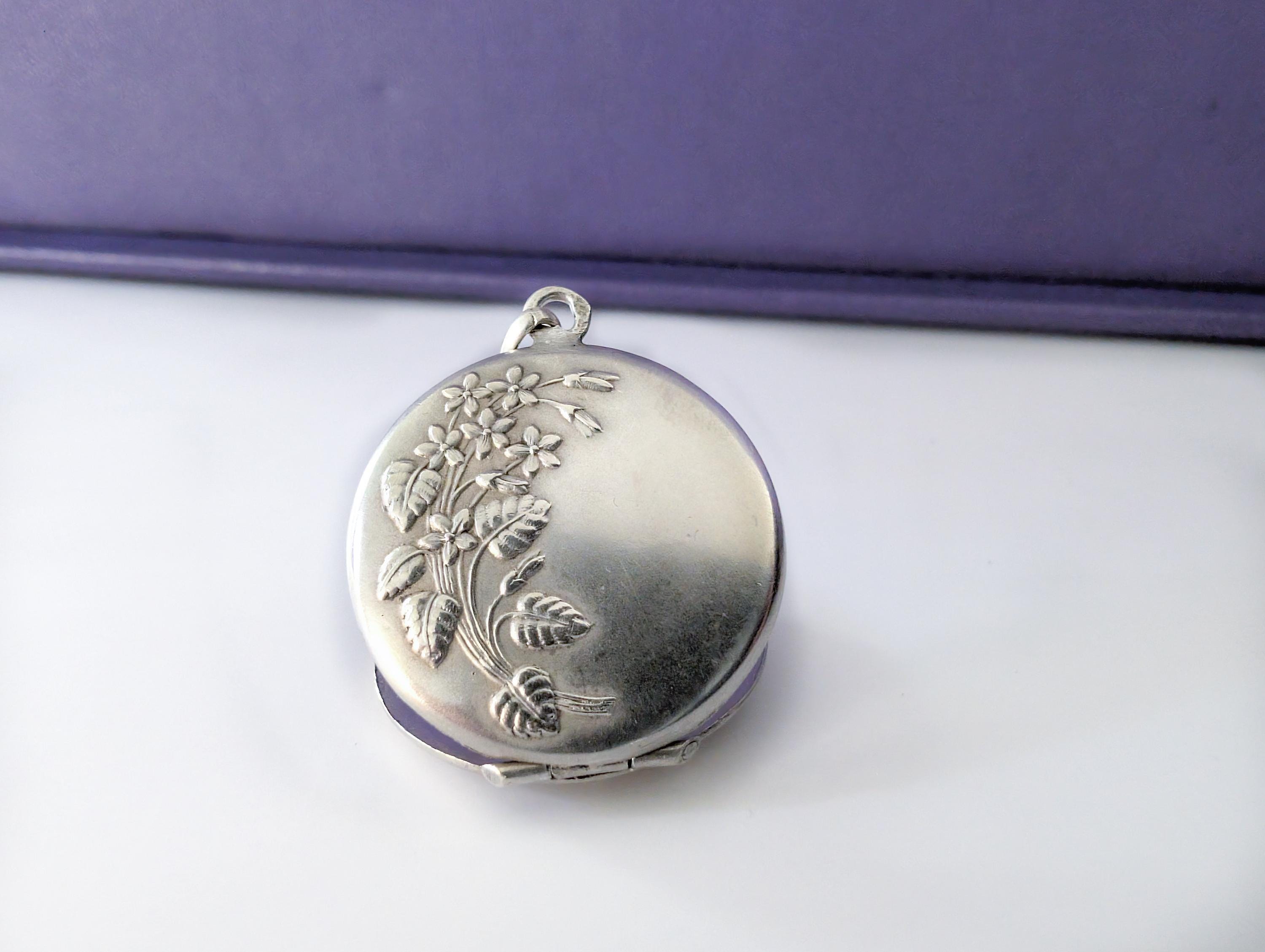 【現品限り】フランス アールヌーボー シルバー フォトロケット ペンダント アールヌーボー シルバー ロケット: Repousse フローラル フォト