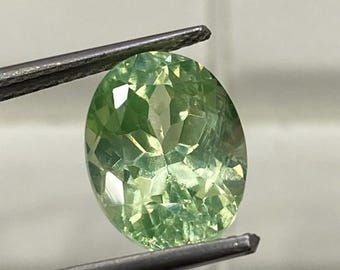 グリーンスピネル宝石：4.2カラットラディアントカット、12x9x7mm