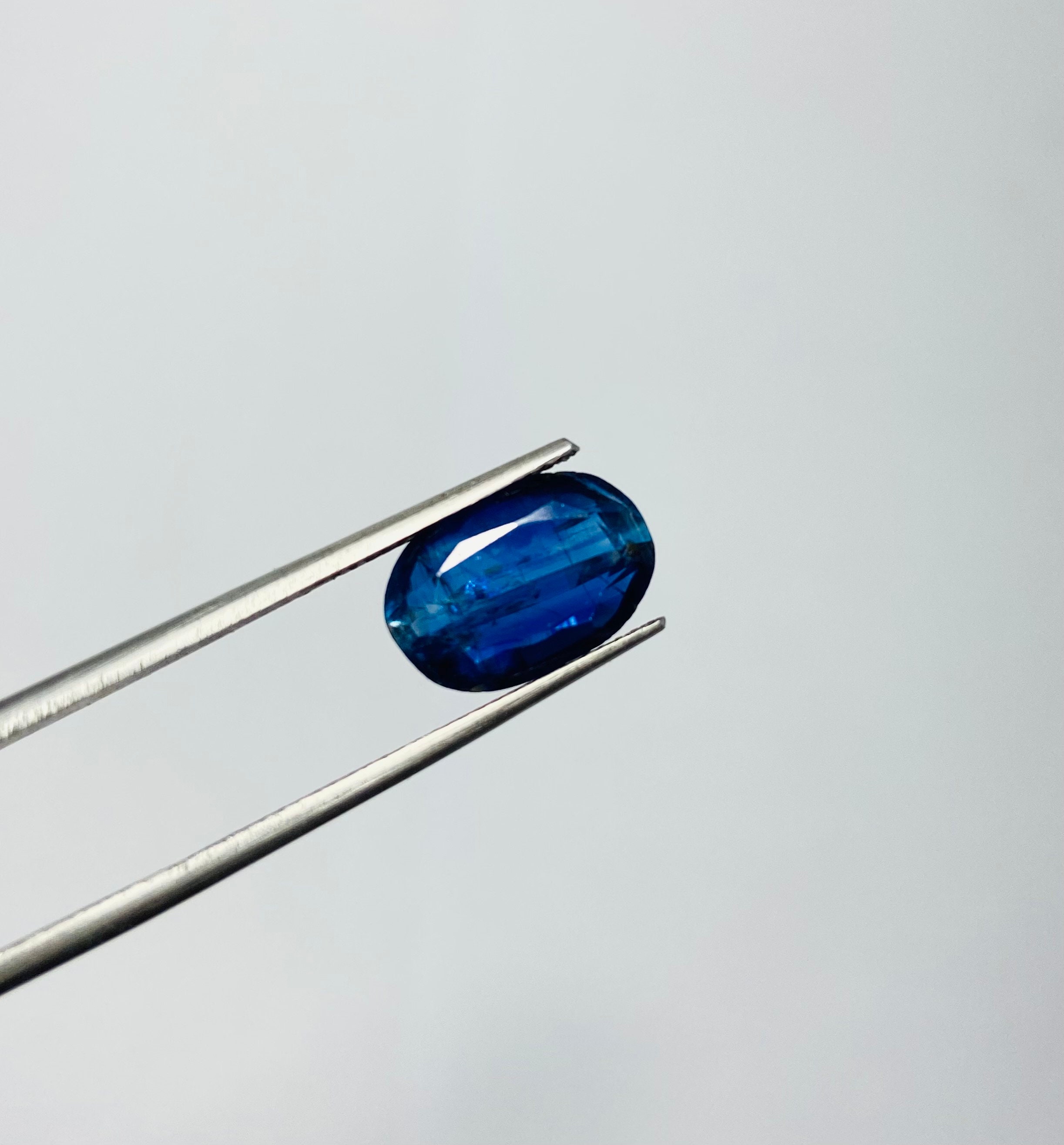 Royal Blue Kyanite Cut Gemstone, 100% Natural Mint Kyanite Faceted Gemstone, 3.75 Ct. Oval Shape Loose Gemstone Cut, Size 8x12x4 mm L-27