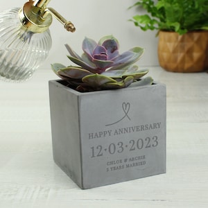 Personalised Large Date Concrete Plant Pot - This cute botanical concrete pot is perfect for any occasion.