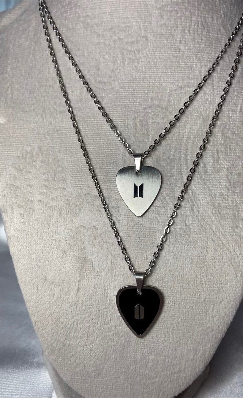 BTS SUGA GUITAR PICK NECKLACE BLACK ユンギ www.krzysztofbialy.com