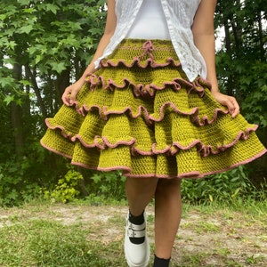 Frilly skirt crochet pattern image 4