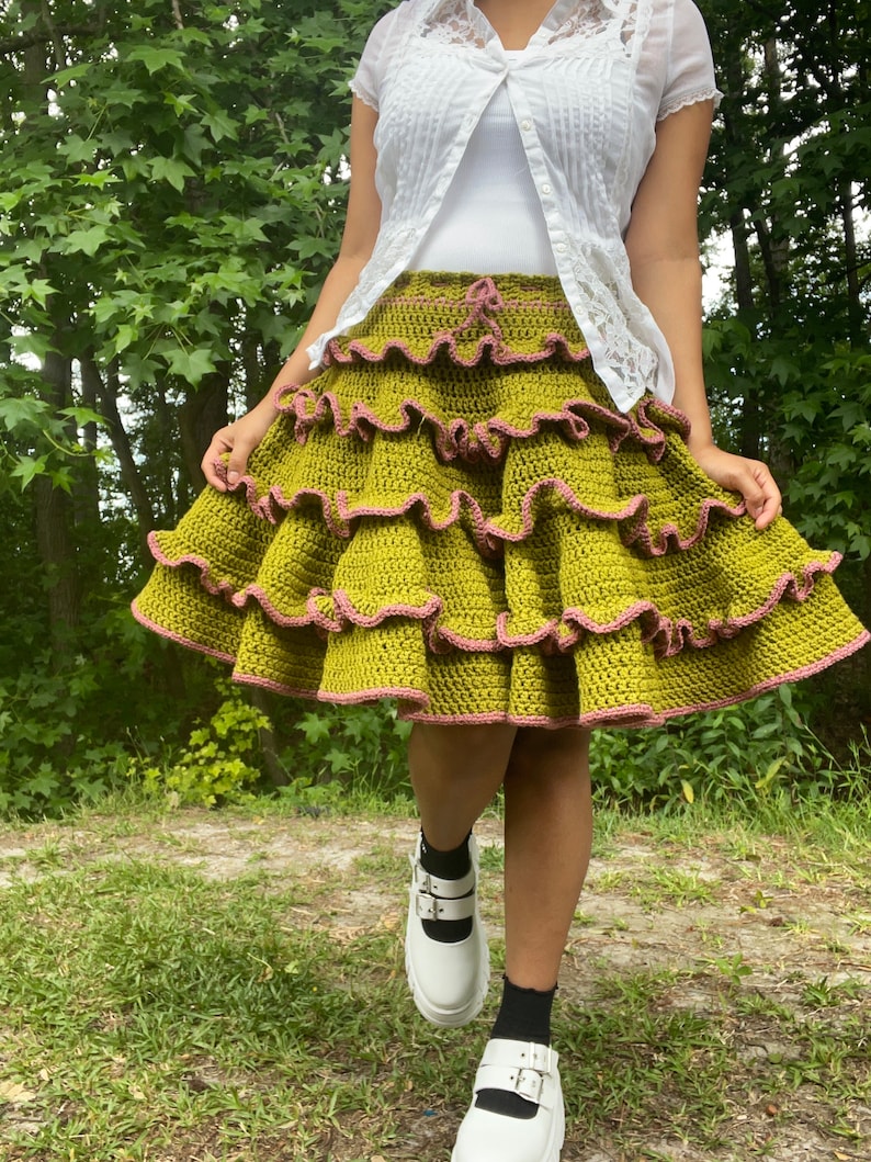 Frilly skirt crochet pattern image 4