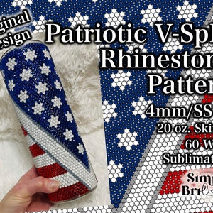 Könnte beinhalten: Ein 20 Unzen schlanker Sublimationsbecher mit einem patriotischen V-förmigen Strass-Muster. Das Muster ist mit 4 mm Strasssteinen besetzt und 60 Zoll breit. Der Becher ist mit roten, weißen und blauen Strasssteinen in Form einer amerikanischen Flagge verziert.
