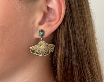 Jolies boucles d’oreilles gingko biloba dorées et vertes, rares et elegantes style Art Nouveau, idee cadeau femme anniversaire, envoi rapide