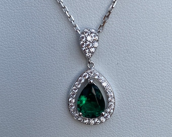 Collier en argent massif rhodié avec superbe pendentif vert emmeraude et brillants, made in France, idée cadeau femme, envoi rapide