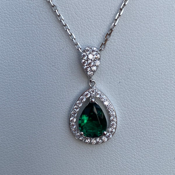 Collier en argent massif rhodié avec superbe pendentif vert emmeraude et brillants, made in France, idée cadeau femme, envoi rapide