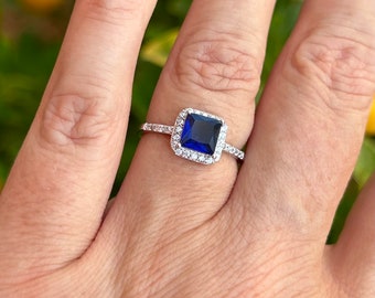 Schitterende vierkante sterling zilveren ring met blauwe diamanten, saffierblauwe kleur, gemaakt in Frankrijk, een prachtig verjaardagscadeau, snelle verzending.
