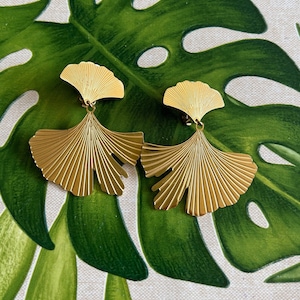Boucles doreilles clips gingko dorées style Art Nouveau, fleur stylisée, belle qualité idee cadeau femmes boîte cadeau envoi rapide image 4