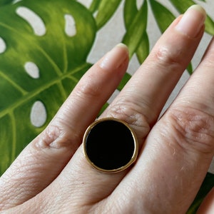 Ginette style black onyx disc ring, 18k gold plated, 10 year warranty, disc ring, good quality, made in France, ring gift idea