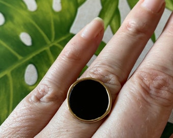 Bague disque d’onyx noir style Ginette NY, plaquée or 18k, garantie 10 ans, disc ring, belle qualité, made in France, idée cadeau bague