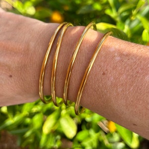 Lot de 4 Bracelets joncs ronds, couleur or, belle qualité, acier inoxydable, idée cadeau femme, envoi rapide image 1