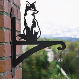 Sitting Fox Iron Hanging Basket Bracket//Animal/Countryside/Rural/Farming/Farmhouse Decoration/Fox lover gifts/wildlife/cute fox gifts