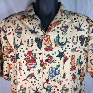 Camisa con diseño de tatuaje estilo años 50 para hombre