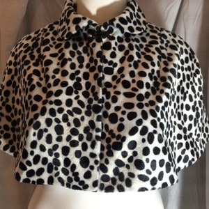 Ladies 1950s style faux fur capelet