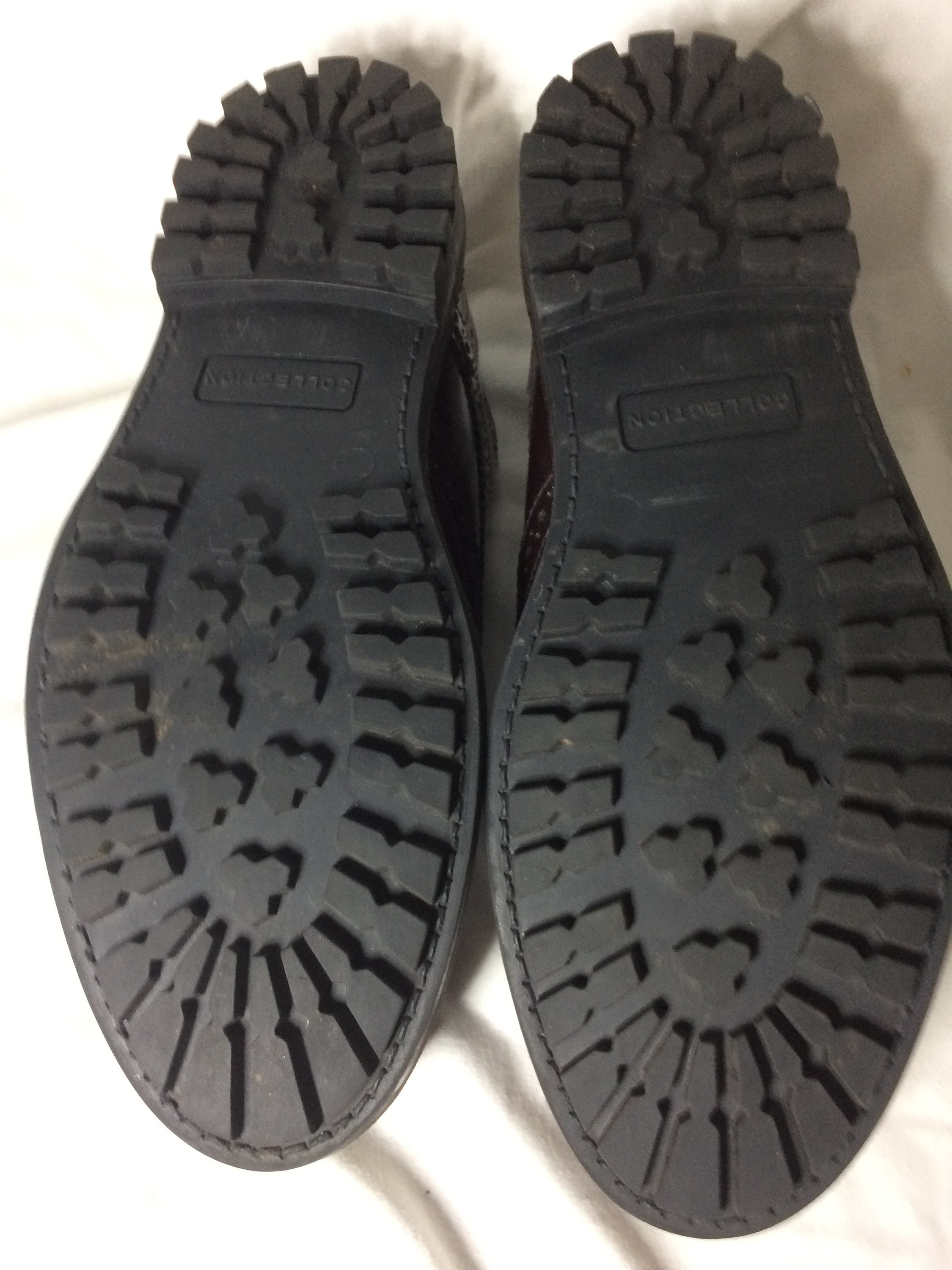 mottle leather flat brogues in black