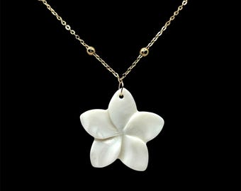 18k Gold Mother of Pearl Flower Necklace: Dainty Beach Jewelry