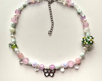 Ras de cou en perles et papillons : collier jardin féerique