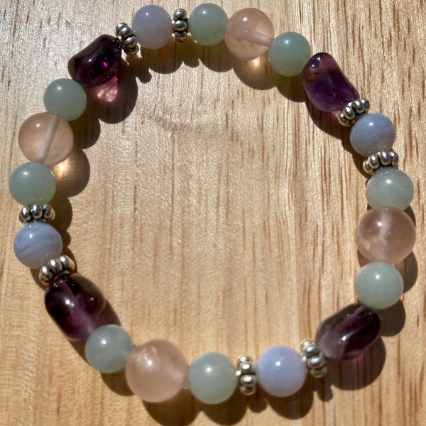 Bracelet pour enfant fait main avec pierres semi-précieuses en améthyste violette de qualité A, jade, agate bleue et quartz rose, élastique extensible sécurisé.