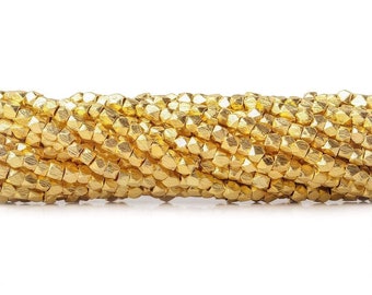 Cuentas de pepita facetadas cepilladas chapadas en oro de 22 quilates de 2 mm, 81 cuentas de 8 pulgadas