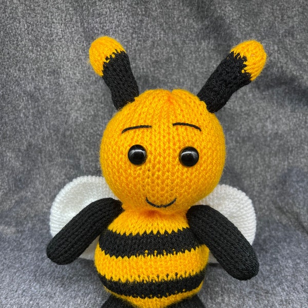 Little Bumble Bee - Circular Knitting Machine - PDF PATTERN