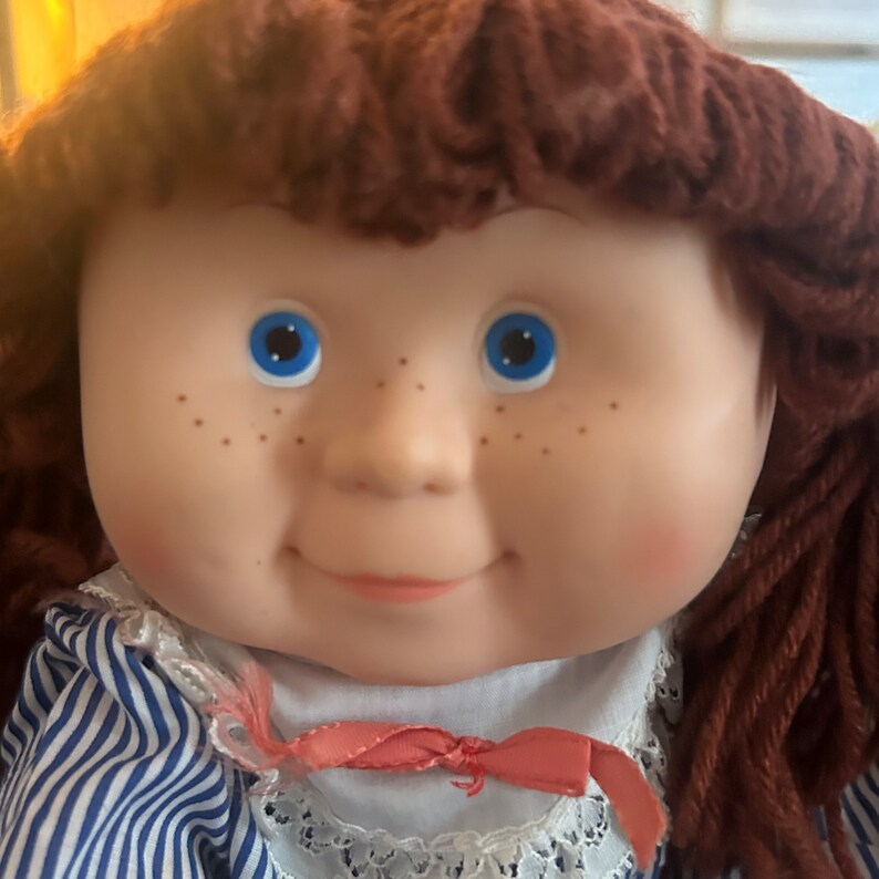 Vintage BLUE BOX Flower Kids 1983 Brown Hair Freckles Blue Eyes Doll