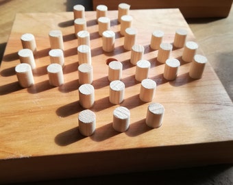 Wooden game solitaire