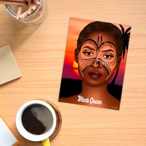 Portretkaart met gemaskerde zwarte vrouw van de Zwarte Koningin – Digitale illustratie 13x18 cm – Afro-kunst voor krachtige en vrouwelijke wanddecoratie