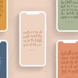 Puede incluir: Cinco fondos de pantalla para tel&eacute;fono con citas inspiradoras y vers&iacute;culos b&iacute;blicos en una fuente manuscrita. Las citas son: "Todo es posible para el que cree." Marcos 9:23, "Ve en la fuerza que tienes." Jueces 6:14, "Todo lo que hagas, hazlo de coraz&oacute;n, como para el Se&ntilde;or y no para los hombres." Colosenses 3:23, "El Se&ntilde;or tu Dios, porque &eacute;l es quien te da la capacidad de producir riqueza." Deuteronomio 8:18, "Todo lo que tu mano encuentre para hacer, hazlo con todas tus fuerzas." Eclesiast&eacute;s 9:10.