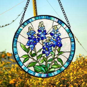 Texas Bluebonnet Flowers Faux Stain Glass Suncatcher, Wiszące na oknie kwiaty Texas Bluebonnet, Wiszące na ścianie kwiaty Texas Bluebonnet