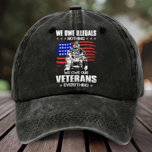 Chapeau de vétéran en détresse - Casquette militaire patriotique « We Owe Veterans Everything » - Cadeaux pour l'armée américaine, la marine, un cadeau pour papa