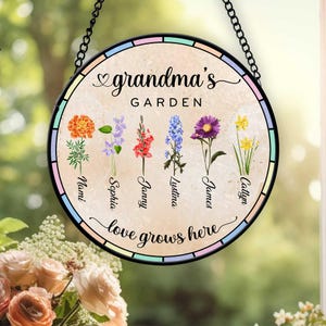 Gepersonaliseerde oma&#39;s tuin suncatcher, aangepaste geboortemaand bloem glas-in-lood raam opknoping suncatcher, Moederdag cadeau voor oma