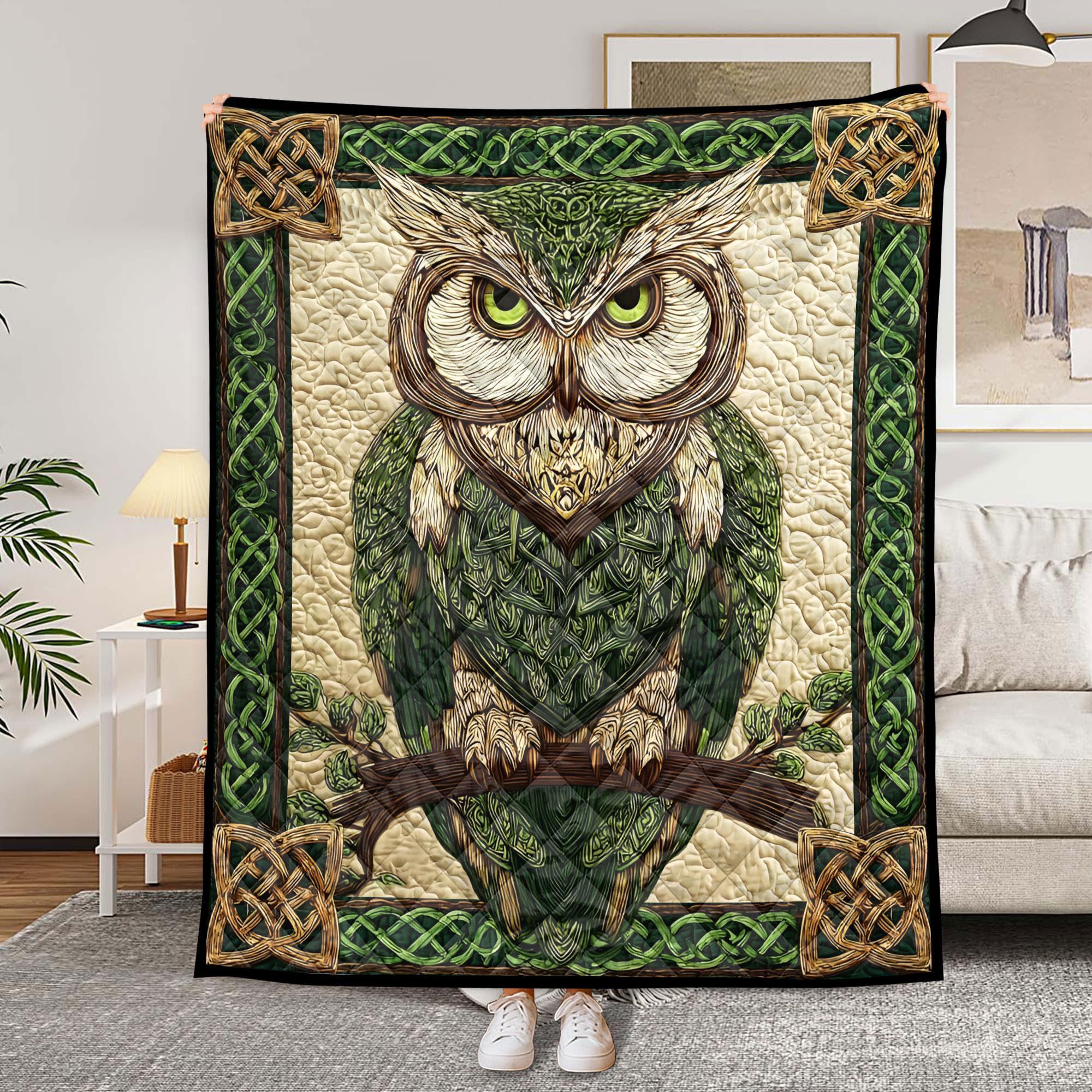 Celtic Owl Throw Blanket, Intricate Green Gold Knot Design, Woodland Owl Quilt for Nature Lovers, Ru