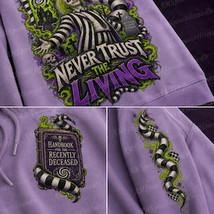 Puede incluir: Una sudadera con capucha de color morado claro que presenta un gr&aacute;fico de un personaje con traje de rayas blancas y negras con el texto "NEVER TRUST THE LIVING". El dise&ntilde;o incluye una calavera, una l&aacute;pida y humo verde. Tambi&eacute;n se ve un libro titulado "HANDBOOK FOR THE RECENTLY DECEASED".
